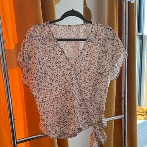 Chic Floral V-Neck Blouse